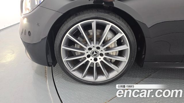 Mercedes-Benz E-Class W213 E350 4MATIC AMG Line - фото 3