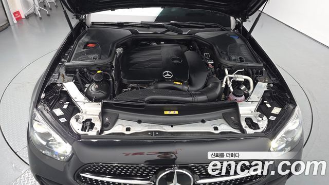 Mercedes-Benz E-Class W213 E350 4MATIC AMG Line - фото 4