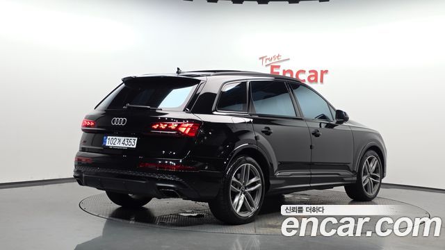 Audi Q7 55 TFSI Quattro Premium - фото 0