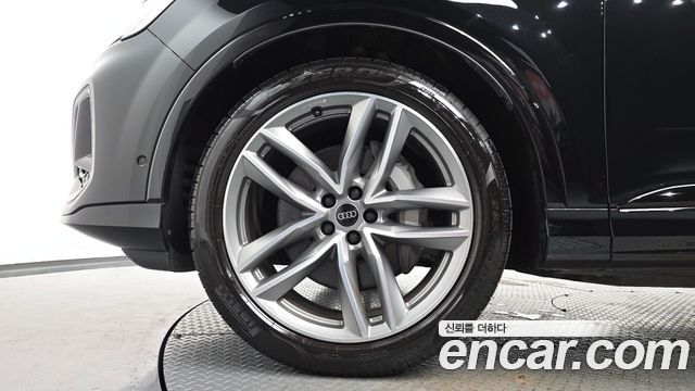 Audi Q7 55 TFSI Quattro Premium - фото 3