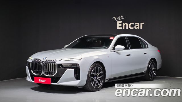 BMW 7 Series G70 740d xDrive M Sport - фото 0