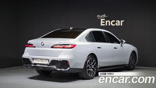 BMW 7 Series G70 740d xDrive M Sport - фото 1