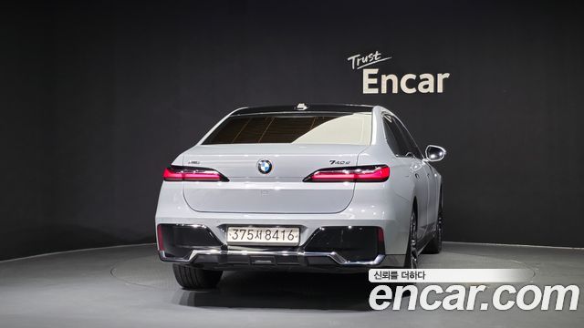 BMW 7 Series G70 740d xDrive M Sport - фото 3