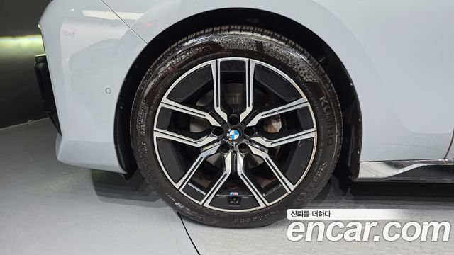 BMW 7 Series G70 740d xDrive M Sport - фото 4