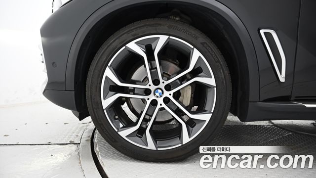 BMW X5 G05 xDrive 40i xLine - фото 4