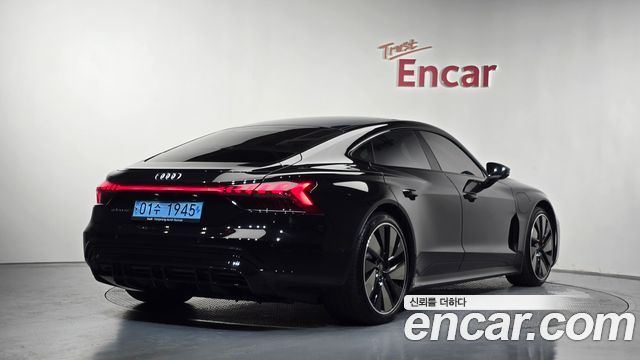 Audi e-Tron GT GT quattro - фото 1