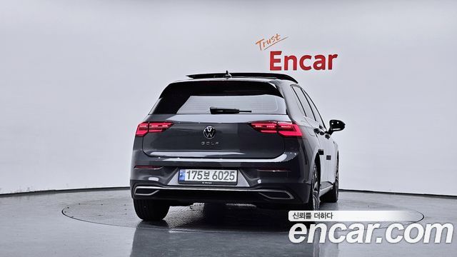 Volkswagen Golf 8-го поколения 2.0 TDI Prestige - фото 3