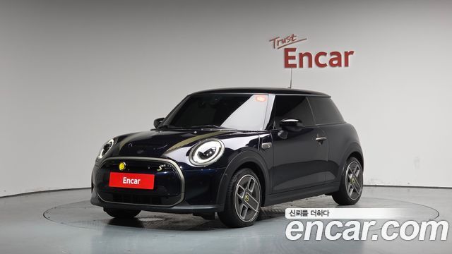 Mini Cooper Electric SE Electric 3rd - фото 0