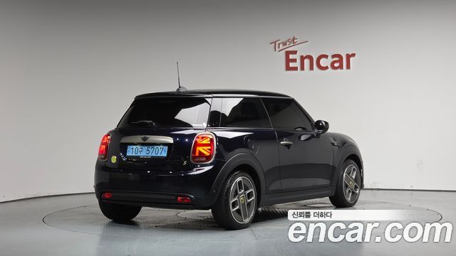 Mini Cooper Electric SE Electric 3rd - фото 1