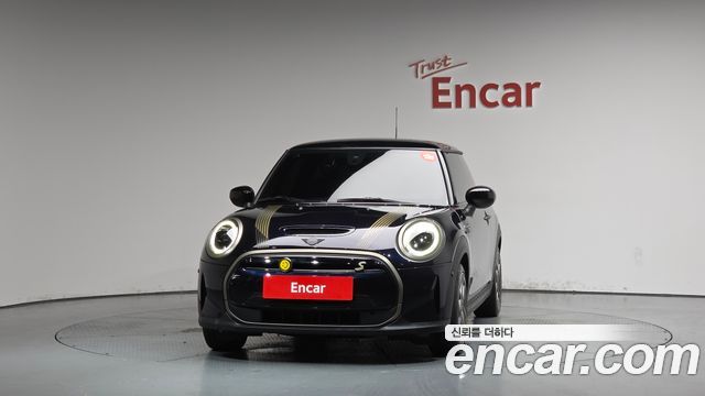 Mini Cooper Electric SE Electric 3rd - фото 2