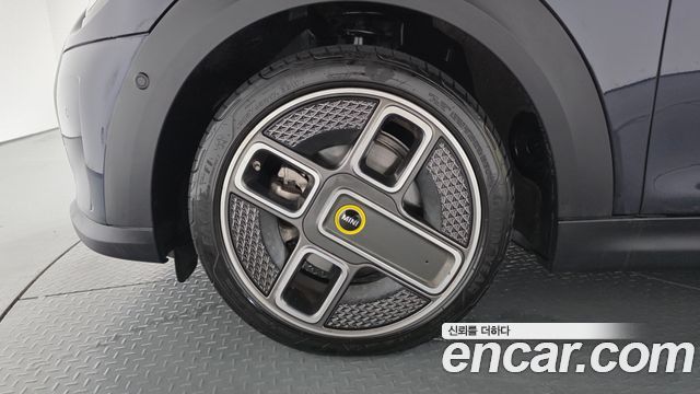 Mini Cooper Electric SE Electric 3rd - фото 4