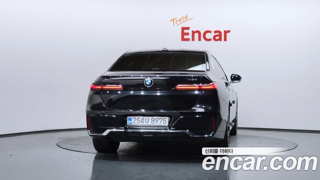 BMW 7 Series G70 740d xDrive M Sport - фото 3