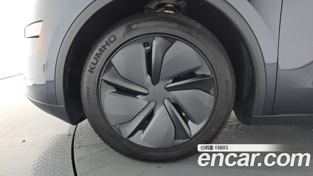 Tesla Model Y Premium RWD - фото 3