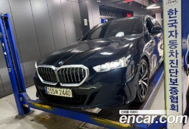 BMW 5 Series G60 530i xDrive M Sport - фото 0