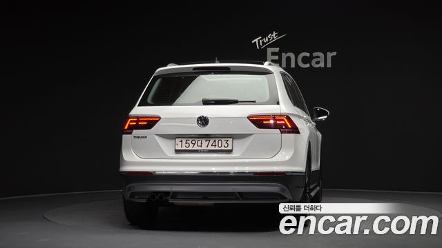 Volkswagen Tiguan 2-го поколения 2.0 TDI Prestige - фото 3