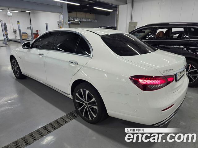 Mercedes-Benz E-Class W213 E300e 4MATIC Exclusive - фото 2