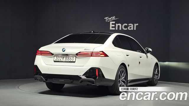 BMW 5 Series G60 520i M Sport - фото 1