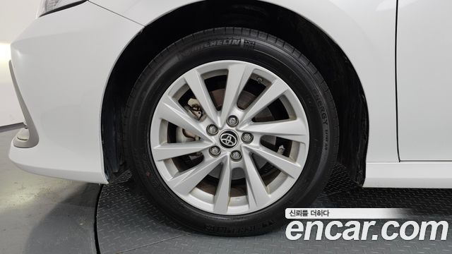 Toyota Camry XV70 2.5 LE Hybrid - фото 4