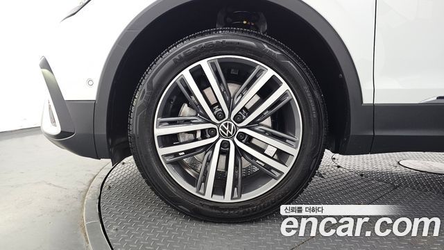 Volkswagen Tiguan Allspace 2.0 TSI Prestige - фото 4