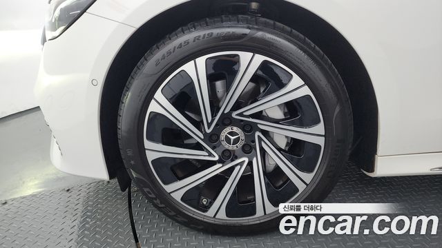 Mercedes-Benz E-Class W214 E300 4MATIC Exclusive - фото 4