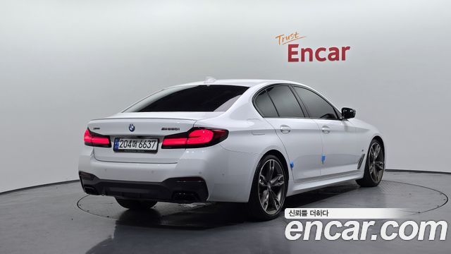 BMW 5 Series G30 M550i xDrive - фото 1