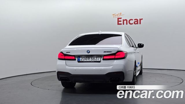 BMW 5 Series G30 M550i xDrive - фото 3