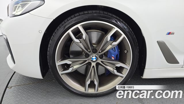 BMW 5 Series G30 M550i xDrive - фото 4