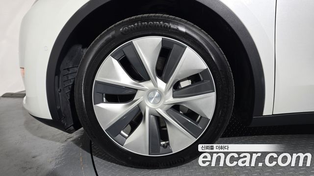 Tesla Model Y Long Range AWD - фото 4