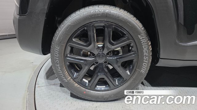 Jeep Renegade 1.3 Limited - фото 4