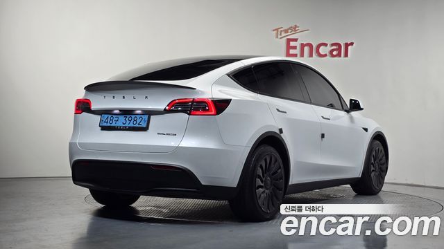 Tesla Model Y Long Range AWD - фото 1