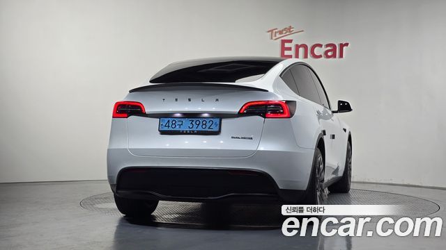 Tesla Model Y Long Range AWD - фото 3