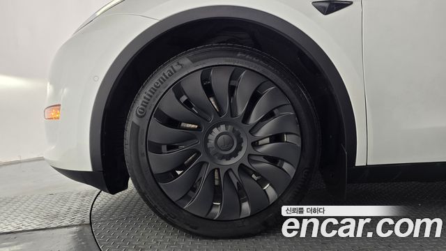 Tesla Model Y Long Range AWD - фото 4