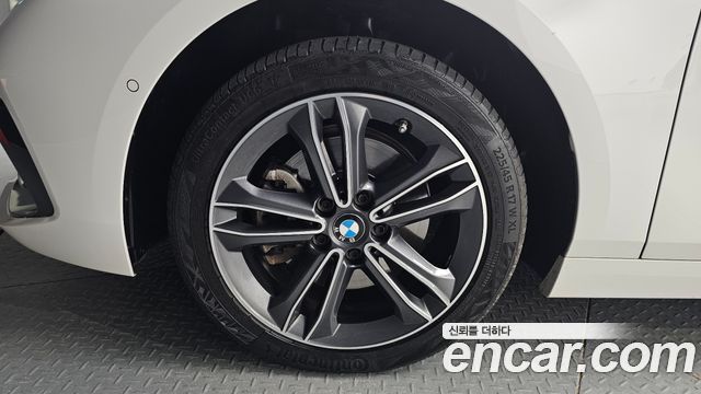 BMW 1 Series F40 118d Sport - фото 4