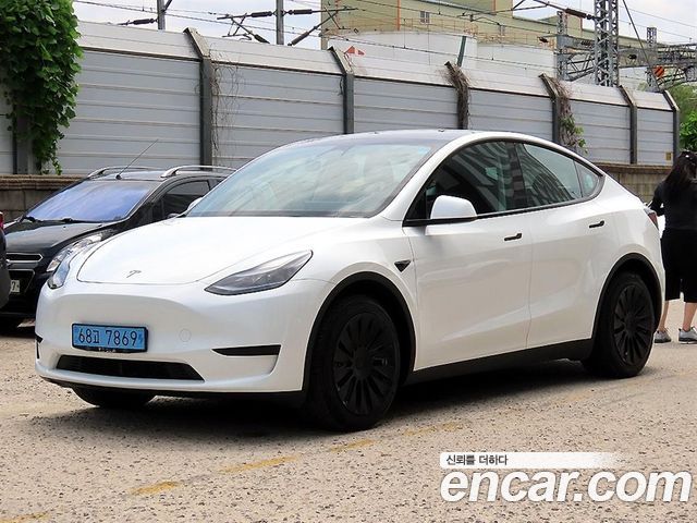 Tesla Model Y RWD - фото 1