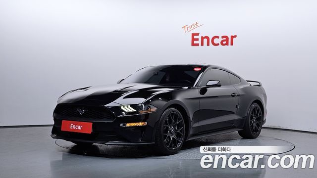 Ford Mustang Coupe - фото 0