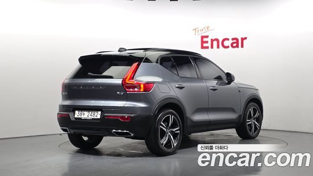 Volvo XC40 T4 R-Design - фото 1