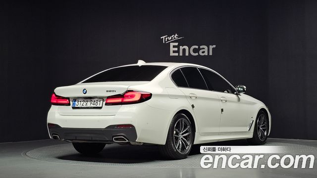 BMW 5 Series G30 520i M Sport - фото 1