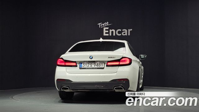 BMW 5 Series G30 520i M Sport - фото 3