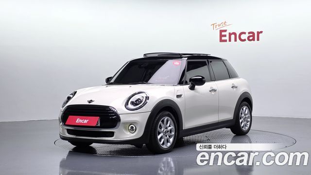 Mini Cooper 5Door HIGH 3rd - фото 0