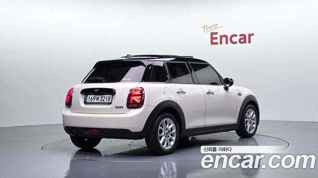 Mini Cooper 5Door HIGH 3rd - фото 1