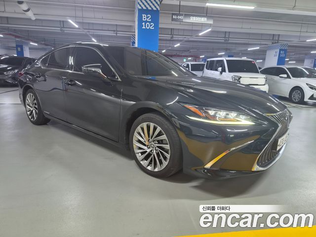 Lexus ES 300h 7-го поколения Executive - фото 1