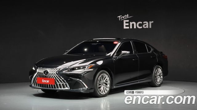 Lexus ES 300h 7-го поколения Executive - фото 0