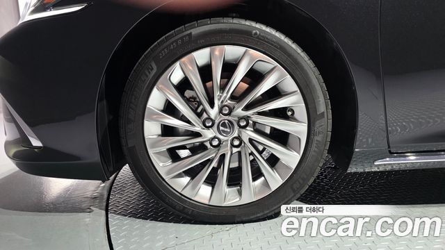 Lexus ES 300h 7-го поколения Executive - фото 4