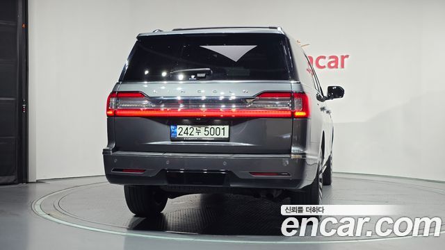 Lincoln Navigator 4-го поколения 3.5L - фото 3