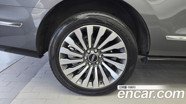 Lincoln Navigator 4-го поколения 3.5L - фото 4