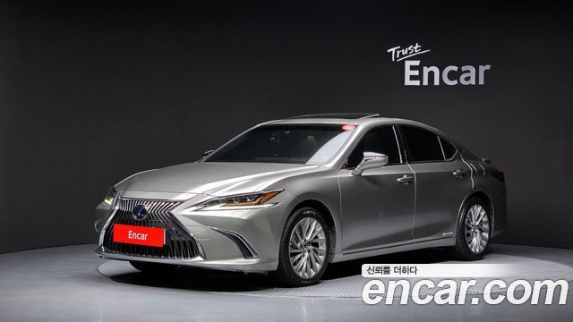 Lexus ES 300h 7-го поколения Executive - фото 0