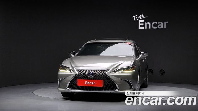 Lexus ES 300h 7-го поколения Executive - фото 2