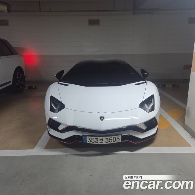 Lamborghini Aventador S LP740-4 Roadster - фото 0