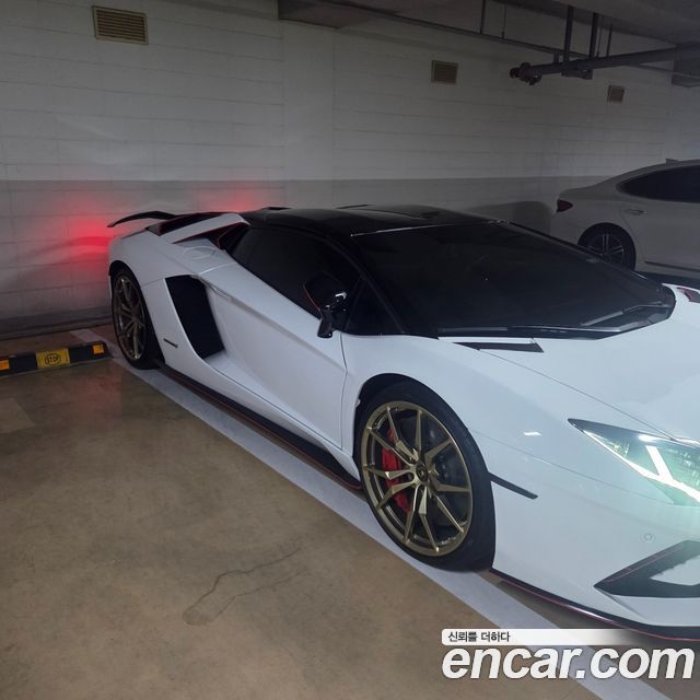 Lamborghini Aventador S LP740-4 Roadster - фото 1