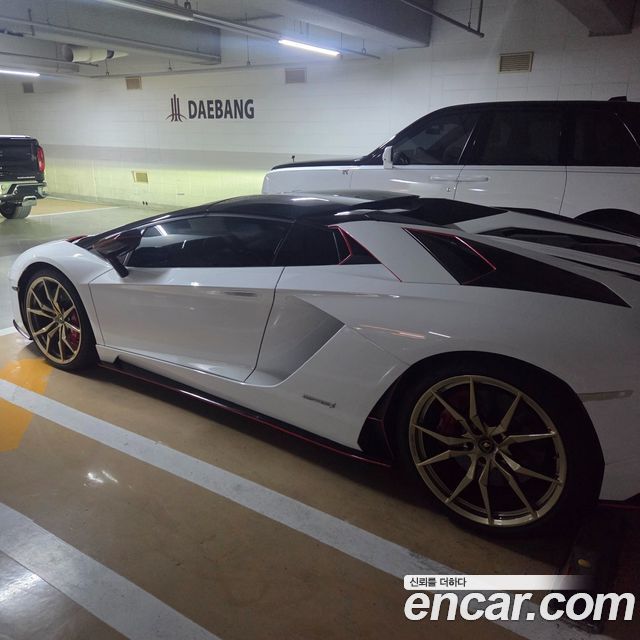 Lamborghini Aventador S LP740-4 Roadster - фото 2